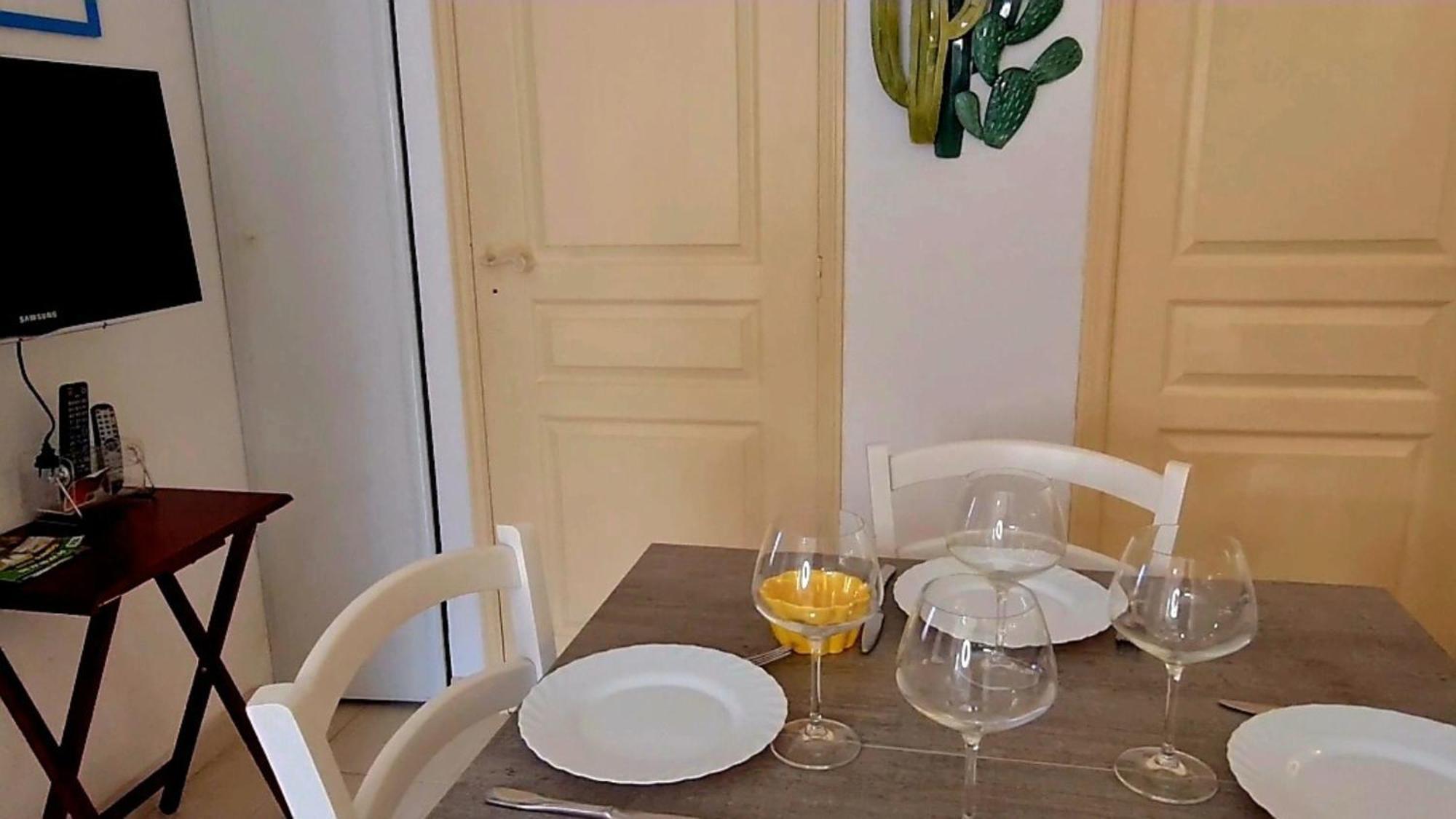Appartement Kalliste, Logements Avec Vue Citadelle De Bonifacio Бонифачо Екстериор снимка