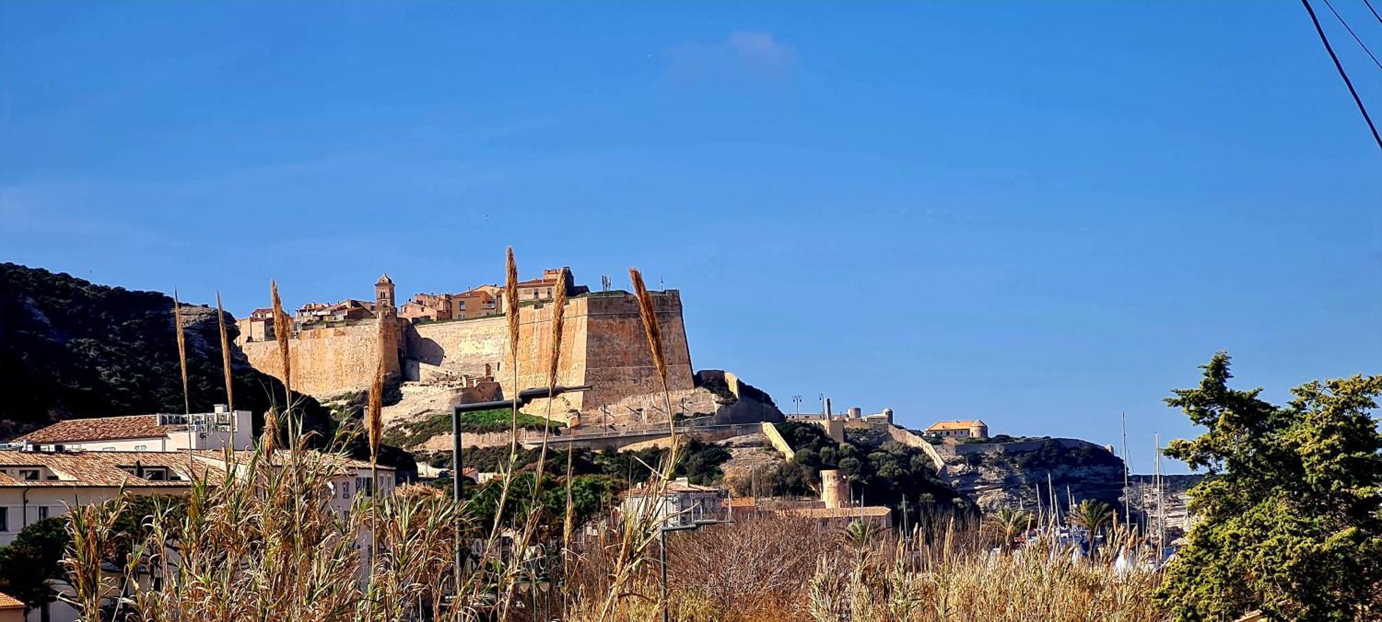 Appartement Kalliste, Logements Avec Vue Citadelle De Bonifacio Бонифачо Екстериор снимка