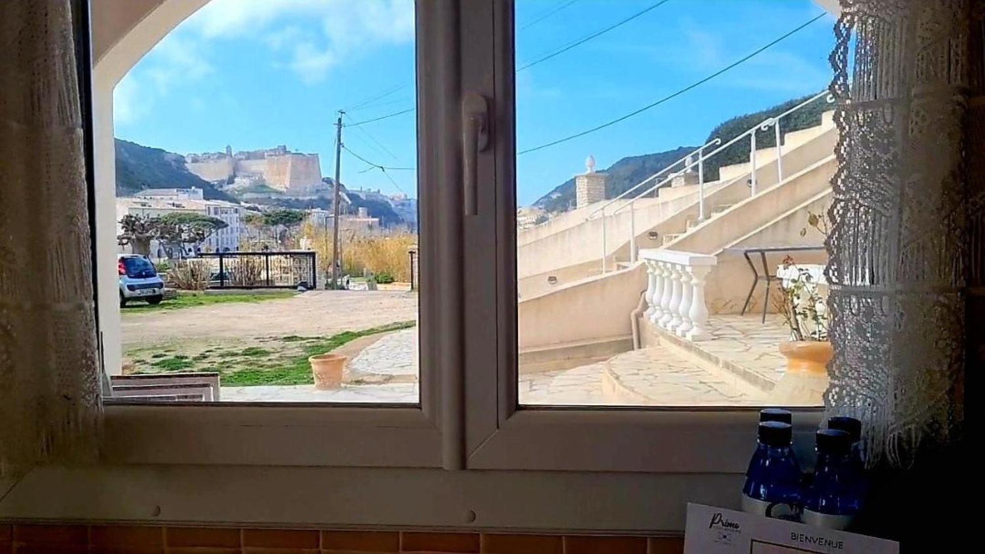 Appartement Kalliste, Logements Avec Vue Citadelle De Bonifacio Бонифачо Екстериор снимка